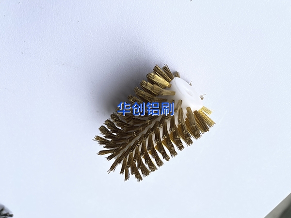 鋼絲刷輥是怎樣去除油漬和污垢的呢？